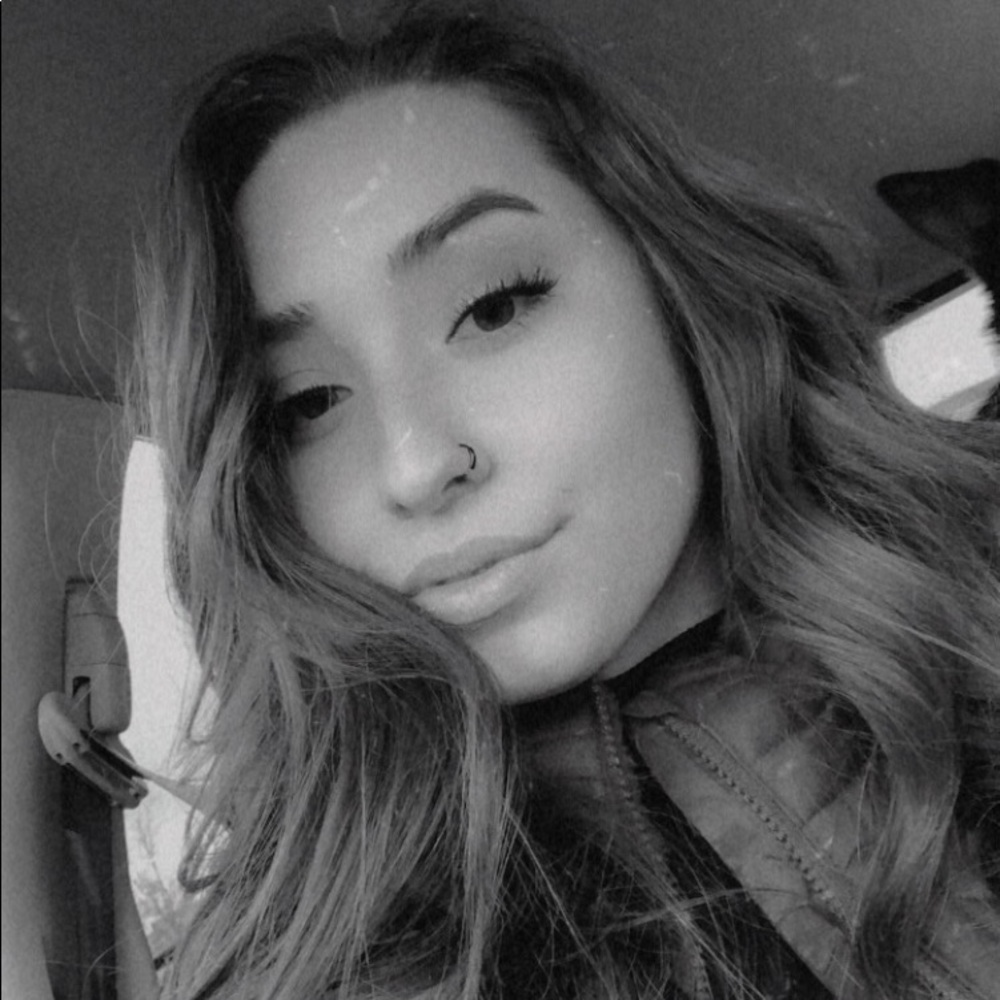 Meet your Posher, Alicia